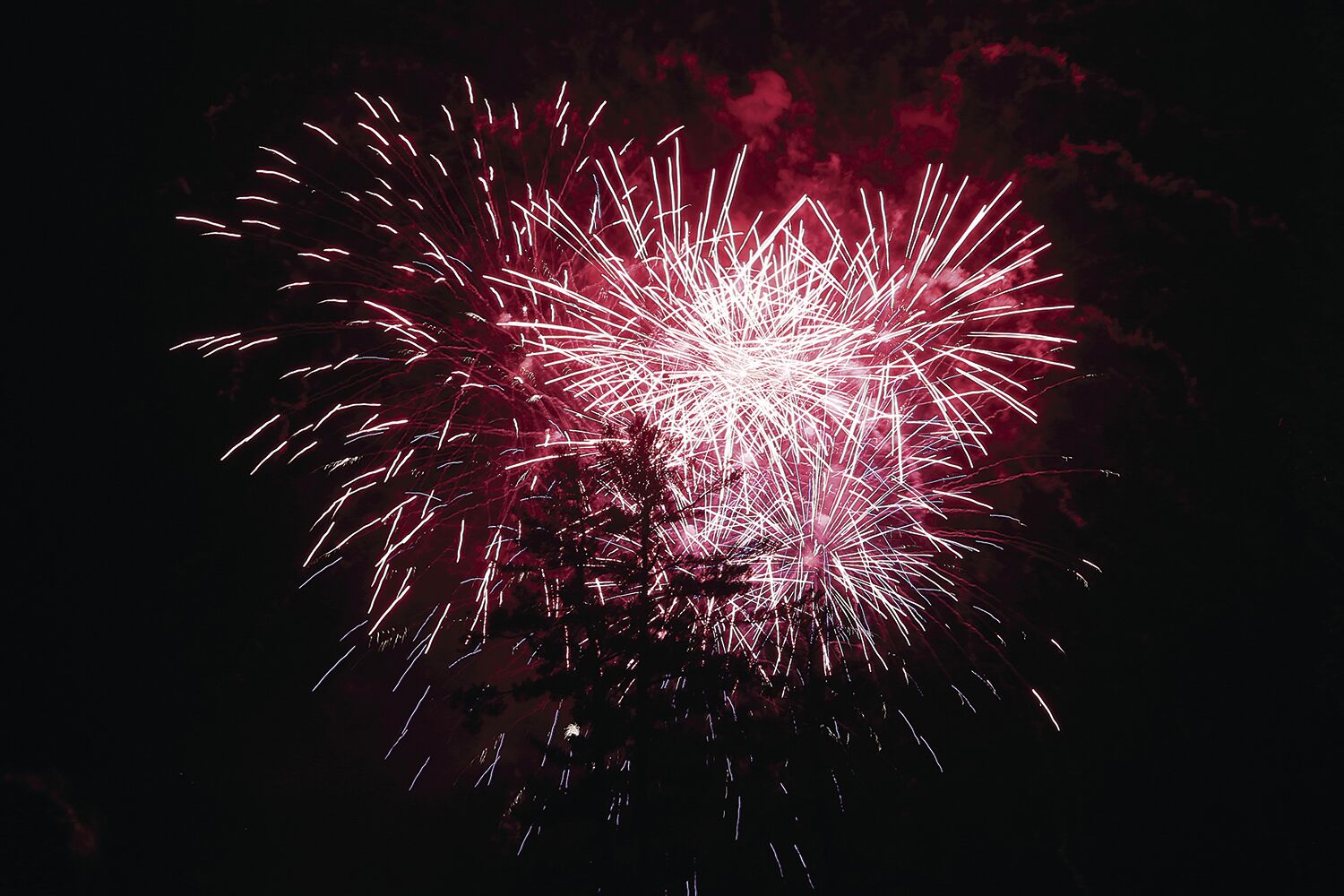 Despite drizzles, a booming valley Fourth